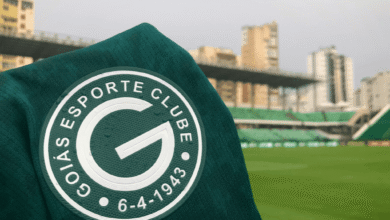 Goiás perde e se complica