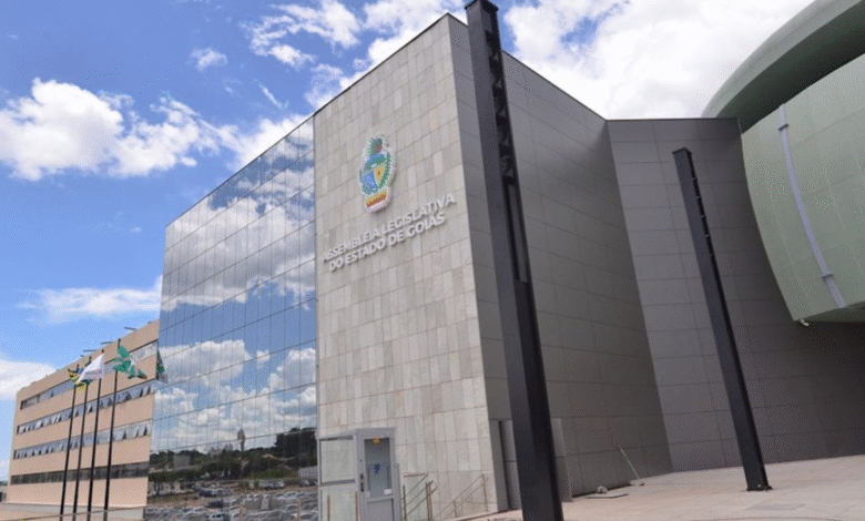 Alego abre concurso com 101 vagas e salários de até R$ 10,1 mil