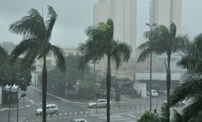 INMET emite alerta amarelo de chuvas e ventos intensos para Goiânia e região
