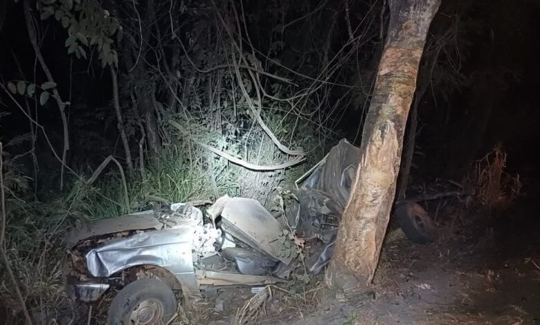 Fim de semana nas BRs de Goiás tem 18 acidentes, 12 feridos e morte em colisão com árvore