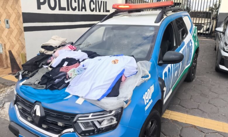 Mulher é presa suspeita de furtar R$ 5,6 mil de roupas em shopping, em Aparecida (Foto: pmgo)