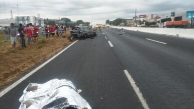 Mulher morre após colisão entre carro e motocicleta na BR-452, em Rio Verde (Foto: PRF)