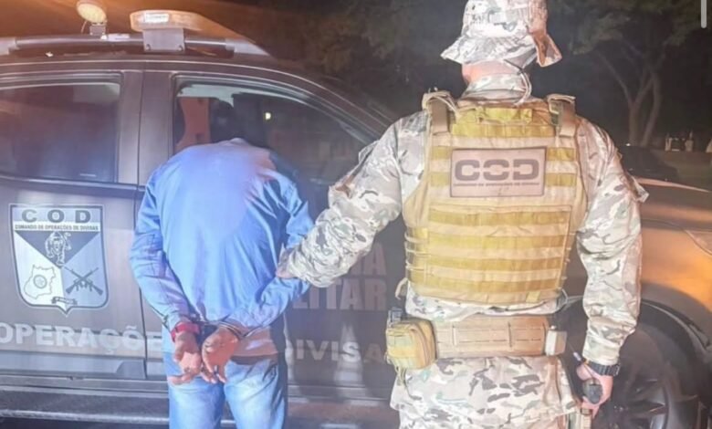 Foragido da Justiça é preso durante operação policial, em Jataí (Foto: COD)