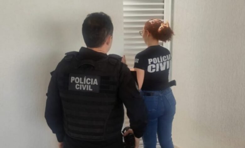 Mulher é investigada suspeita de usar dados de paciente para fraudar exames médicos, em Aparecida (Foto: PC)