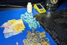 Homem é preso suspeito de tráfico de drogas em Luziânia (Foto: PMGO)