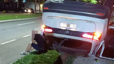 Médico bêbado atropela motociclista, foge e capota carro durante perseguição em Goiânia