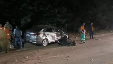 Motorista bêbado invade canteiro e atropela servidores da Comurg em Goiânia
