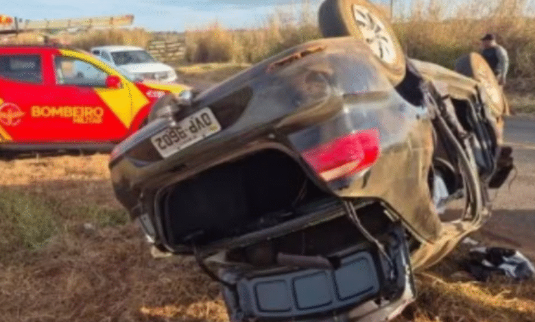 Soldado do Exército morre em capotamento na GO-430 três pessoas ficam feridas