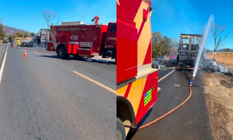 Carreta carregada de algodão pega fogo na BR-020 em Formosa e chamas duram 6h