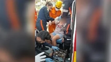 Carro capota e cai em ribanceira de 50 metros em Luziânia