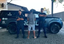 Homem é preso após agredir companheira na frente da filha de 2 anos em Goiânia