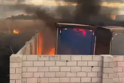 Incêndio atinge empresa e danifica seis caminhões às margens da BR 414, em Anápolis
