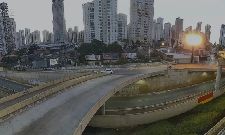 Motorista bate em cancela automática da Marginal Botafogo e destrói equipamento em Goiânia