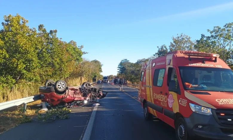 Motorista morre e cinco pessoas ficam feridas em colisão frontal na BR-020, em Formosa