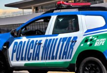 Mulher agride idoso, desacata policiais e urina em viatura durante ocorrência em Anápolis