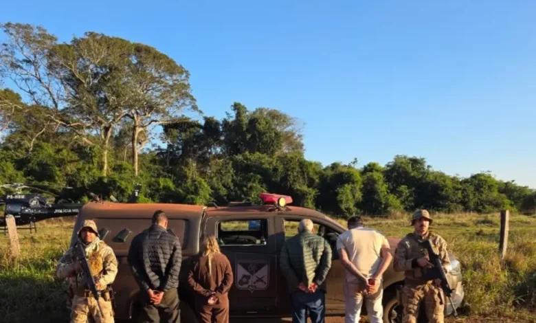 PM prende piloto de avião com 325 quilos de cocaína após usar faróis como armadilha em Goiás