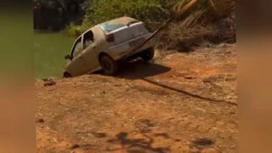 Carro roubado em 2024 é encontrado no fundo de poço em Planaltina de Goiás
