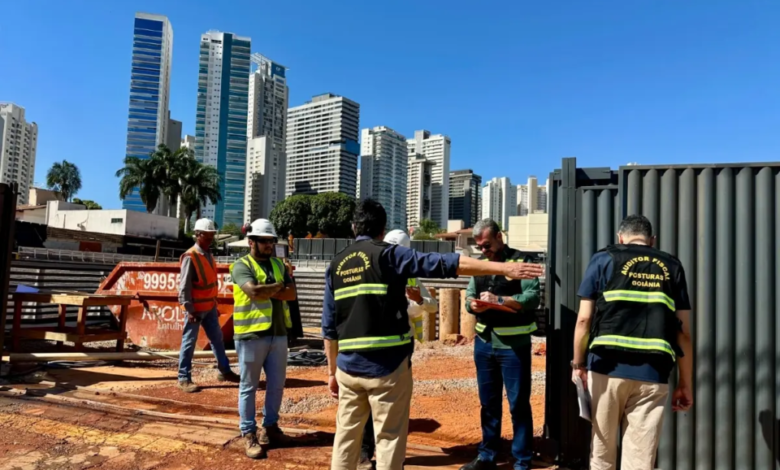 Goiania-aperta-fiscalizacao-e-autua-empresas-por-ocupacao-irregular-de-ruas-e-calcada