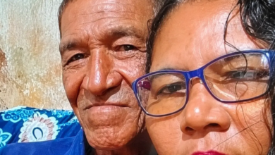 Suspeito de matar esposa em Goiás chora em velório, carrega caixão e acaba confessando crime