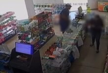 homem se masturba em farmácia em Goianira