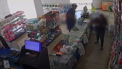 homem se masturba em farmácia em Goianira