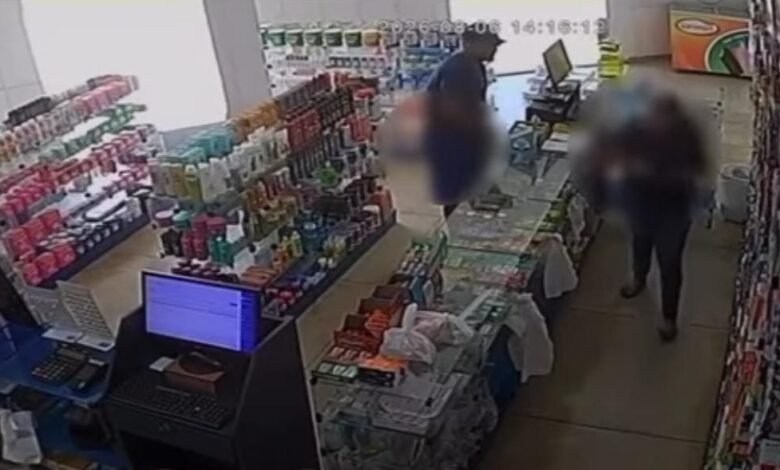 homem se masturba em farmácia em Goianira