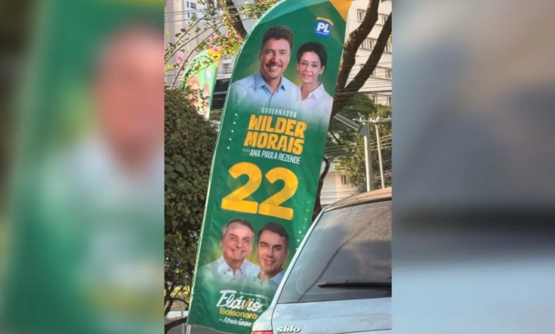 Justiça manda Wilder Morais recolher propagandas com imagem de Bolsonaro em Goiás