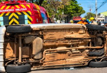 Menino de 2 anos morre após ser arremessado de carro durante acidente em Goiânia